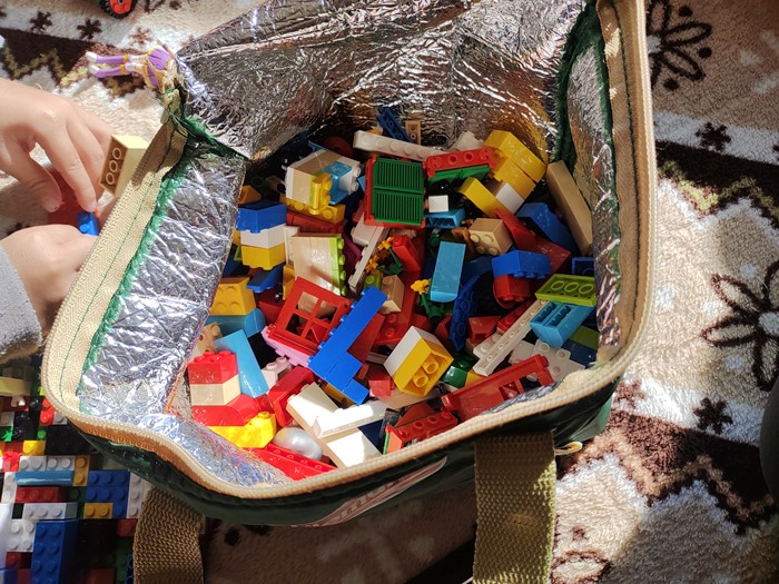 レゴの基本セット（青いバケツ）のピースの写真